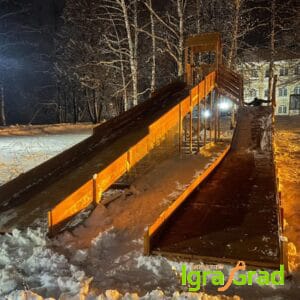 Зимняя горка "Интех-Аттра Snow Fox 12 м" с двумя скатами и выкатом 8 м