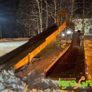 Зимняя горка "Интех-Аттра Snow Fox 12 м" с двумя скатами и выкатом 8 м